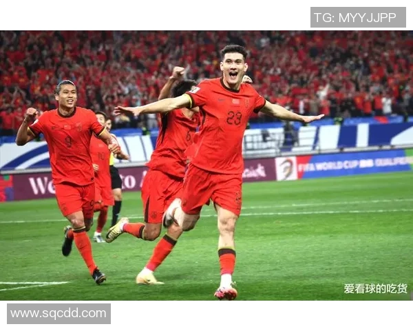 中国足球球星头发黑引发热议展现活力形象让球迷感受全新风采